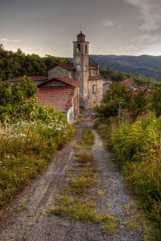 274_la chiesa di cengio alto _tema libero